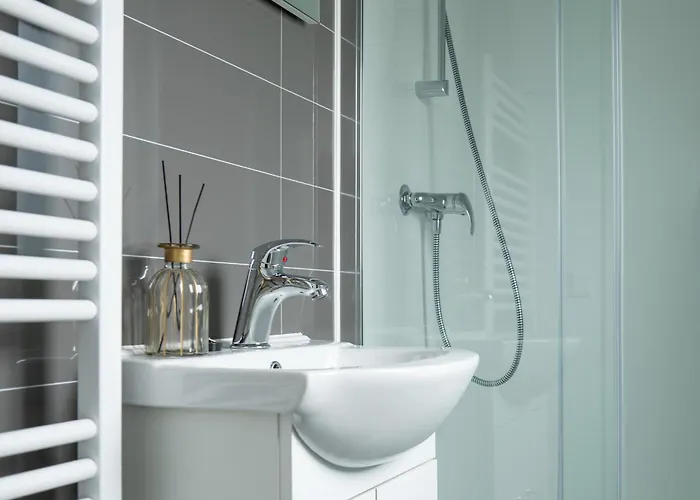 Bis Sechs Personen Ohne Hund *